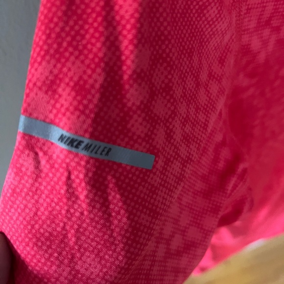 Nike Dri-Fit running top, size medium. - Picture 8 of 9